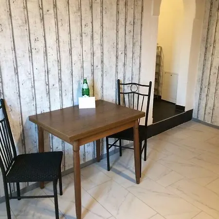 Und Neckarblick Bei Heidelberg * هيرشهورن